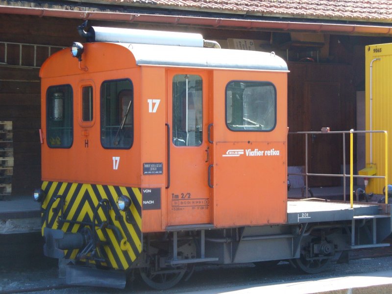RhB - Rangierlok Tm 2/2 17 im Bahnhofsareal von Klosters am 20.04.2007