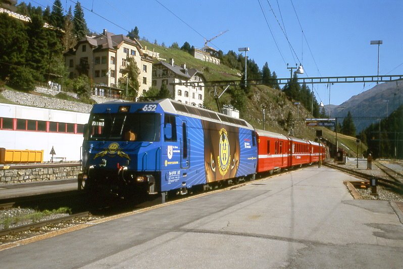RhB - Regio-Express 1125 von Chur nach St.Moritz am 31.08.2007 Einfahrt St.Moritz mit E-Lok Ge 4/4 III 652 - D 4218 - B 2372 - B 2441 - B 2497 - A 1237 - A 1242 - B 2366. 
