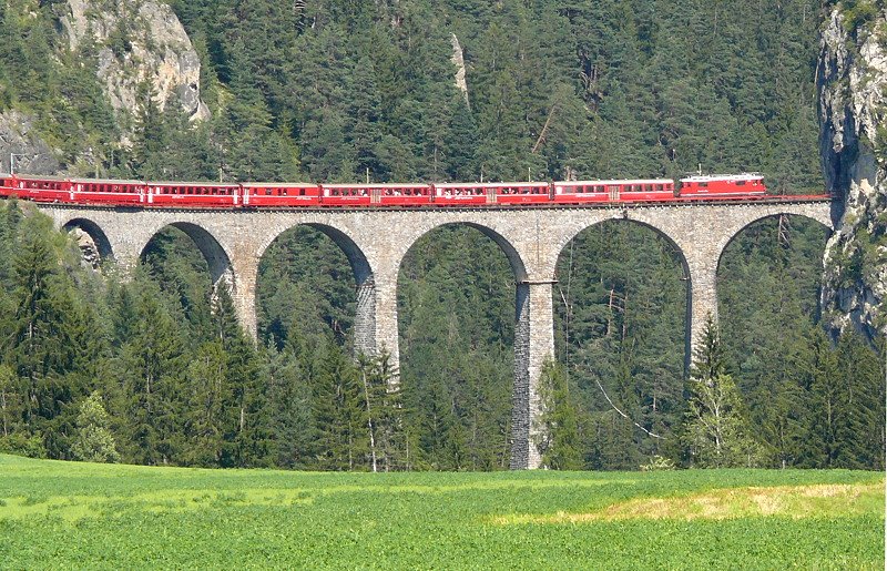 RhB - Regioexpress 1145 von Chur nach St.Moritz am 28.08.2008 auf Landwasser-Viadukt bei Filisur mit E-Lok Ge 4/4 II 614 - 3x B - D 4215 - B 2367 - B 2432 - B 2492 - A 1283 - A 1282
