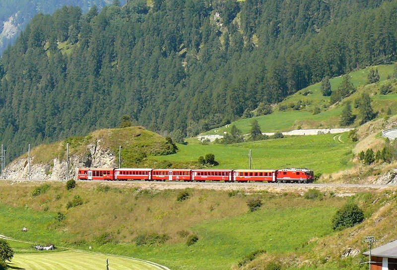 RhB - Regionalzug 1936 von Pontresina nach Suol am 19.08.2008 kurz vor Ardez mit E-Lok Ge 4/4 II 613 - A 1243 - B 2341 - WS 3911 - B 2342 - BDt 1752
