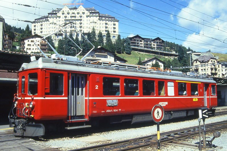 RhB Regionalzug 256 von S-chanf nach St.Moritz am 31.08.1993 in St.Moritz mit Triebwagen ABe 4/4 504 solo. Hinweis: 504er 1997a - 08/1998 Abbruch, gescanntes Dia
