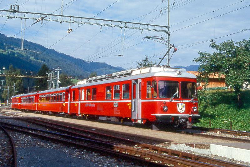 RhB Regionalzug 33 Vorortpendel von Landquart nach Kblid am 03.09.1996 Einfahrt Kblis mit Triebwagen Be 4/4 515 - B 2417 - B 2418 - ABDt 1711. Hinweis: Triebwagen noch vor Umbau.
