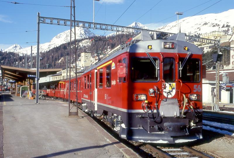 RhB Regionalzug 415 von St.Moritz nach Tirano am 07.03.1998 in St.Moritz mit Triebwagen ABe 4/4III 56 -BD 2474 - AB 1545 - BD 2471.
