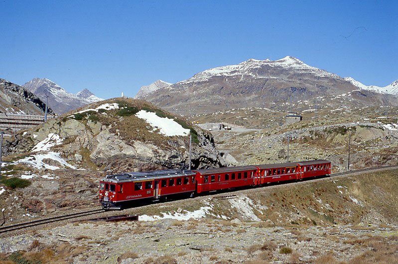 RhB - Regionalzug 431 von St. Moritz nach Tirano am 11.10.1999 bei der frheren Scalakurve mit ABe 4/4 II 48 - BD - AB - B
