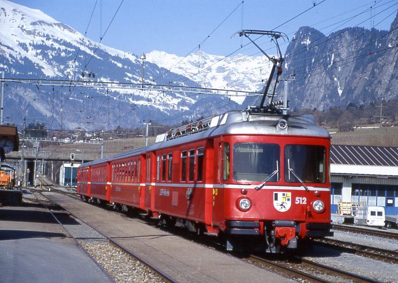 RhB Regionalzug 854 von Thusis nach Kblis vom 13.03.1999 Ausfahrt Untervaz mit 4-teiligen Vorortpendel ABDt 1714 - B 2414 - B 2413 - Be 4/4 512.