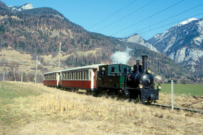 RhB Salondampfzug 3833 f�r Verein Dampffreunde der RhB von Landquart nach Thusis am 20.02.1998 zwischen Reichenau und Bonaduz mit Dampflok G 3/4 1 - As 1142 - As 1141. Hinweis: Der einzige Salondampfzug mit Dampflok Rh�tia, der jemals verkehrte, gescanntes Dia
