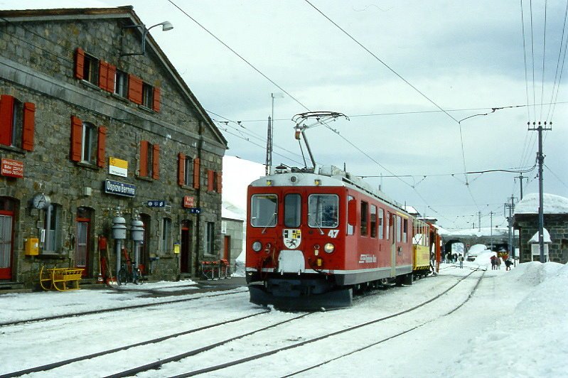 RhB Schneerum-Extrazug fr GRAUBNDEN TOURS 4466 von Alp Grm nach Ospizio Bernina an 01.03.1997 in Ospizio Bernina mit Triebwagen ABe 4/4 II 47 - B 2091 - X 9132

