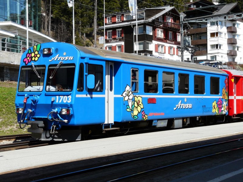 RhB - Steuerwagen 2 KL. Bt 1703 im Bahnhof von Arosa am 07.05.2009