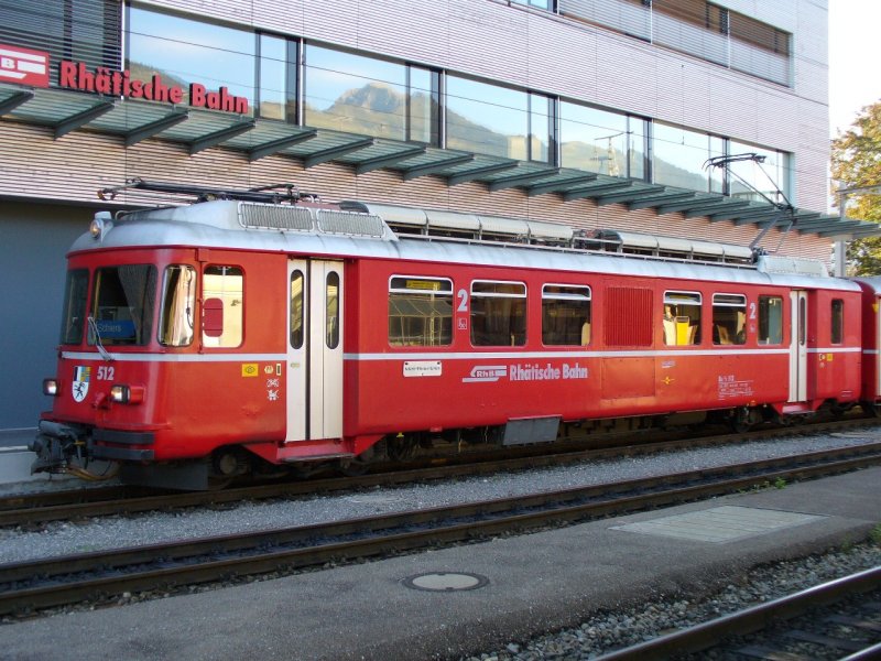 RhB - Triebwagen Be 4/4  512 im Bahnhof von Landquart am 25.08.2007