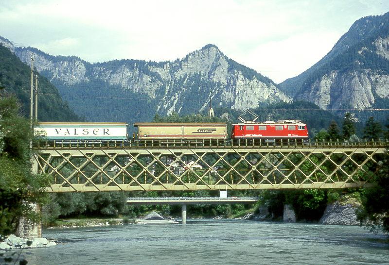 RhB VALSERZUG 5736 von Ilanz nach Landquart am 02.09.1997 auf Rheinbrcke bei Reichenau mit E-Lok Ge 4/4I 610 - Haikv 5131 - Haikv 5126 - Haikv 5123 - Haikv 5105 - Uce 8087 - Uce 8004.
