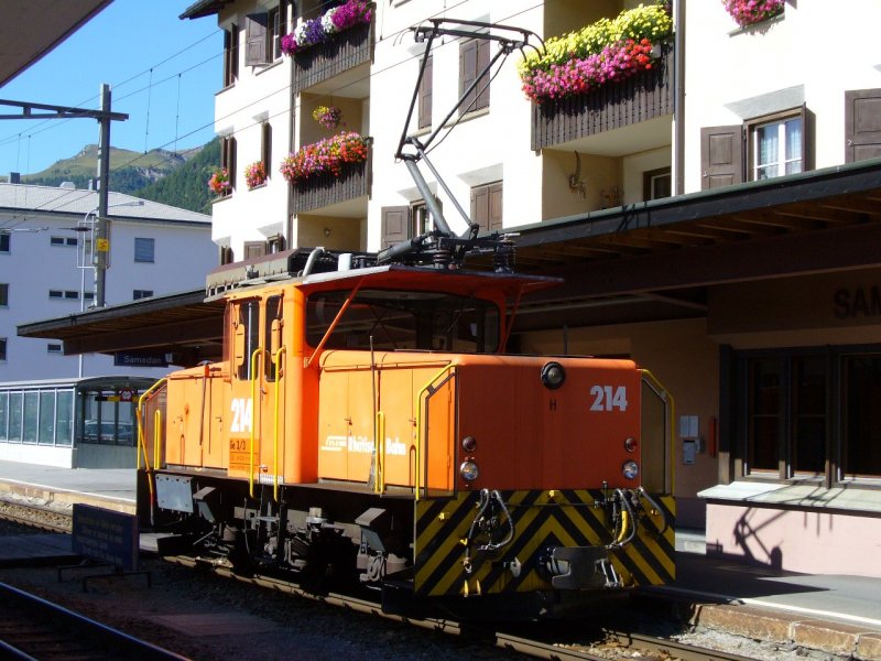 RhB - Wartende Rangierlok Ge 3/3 214 im Bahnhof von Samedan am 25.08.2007