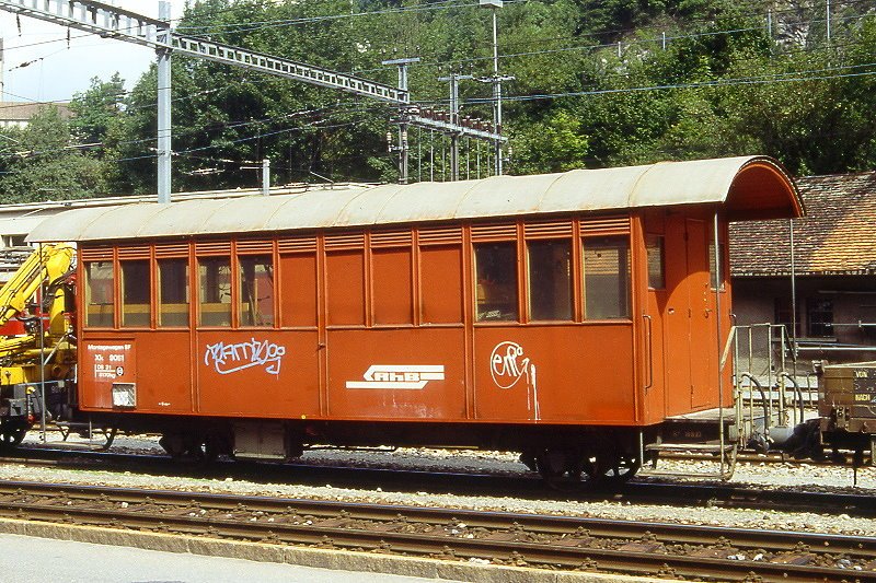 RhB - Xk 9051 am 02.09.1996 in Chur Sand - Montagewagen SF - 2-achsig mit 2 offenen Plattform - Baujahr 1903 - SIG - Gewicht 8,17t - Ladegewicht 2,00t - LP 9,55 m - zulssige Geschwindigkeit Aufkleber 60 km/h - 2=18.08.1993 - Lebenslauf: ex B 36 - 1911 B 1016 - 1937 C 1016 - 1956 ausr - 1958 X 9051 - 1987 Ck 9051 - 05/1997 Abbruch
