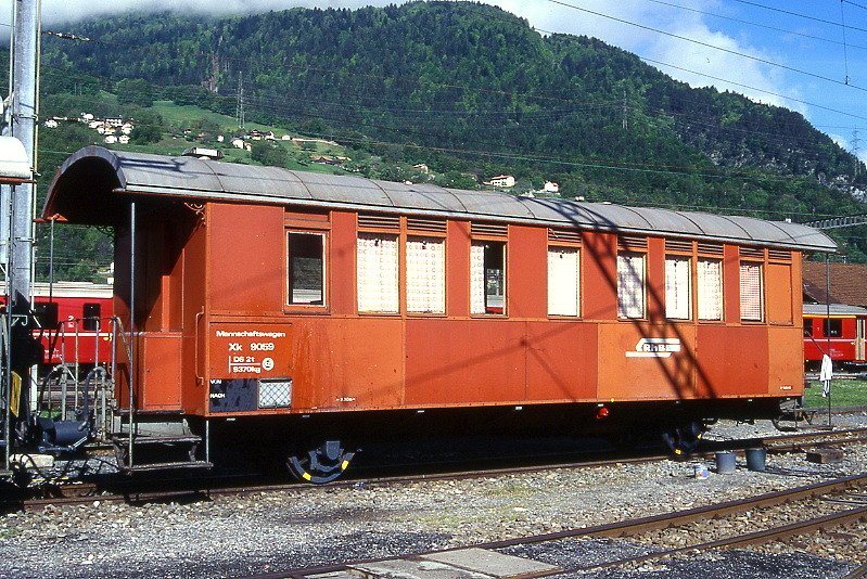 RhB - Xk 9059 am 13.05.1991 in Landquart - Mannschaftswagen (BM 1) 2-achsig mit 2 offenen Plattformen - Baujahr 1906 - Rast/RhB - Gewicht 8,37t - Ladegewicht 2,00t - LP 11,06 m - zulssige Geschwindigkeit 60 km/h - 2=20.01.1989 - Lebenslauf: ex RhB C 259 - 1911 C 2059 - 1964 B 2059 - 1966 X 9059 - 1989 Xk 9059 - 14.04.2008 Abbruch
