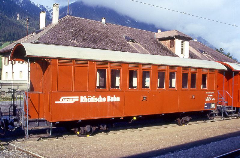 RhB Xk 9060 am 22.09.1995 in Bergn - MANNSCHAFTSWAGEN Bahnmeisterei 6 - Kche und Essraum - Baujahr 1908 - RAST - Gewicht 9,00t - Zuladung 2,00t - LP 11,06m - zulssige Geschwindigkeit 60 km/h - R 22.2.1985 - Mutation: ex C 262 - 1911 C 2062 - 1956 B 2062 - 1964 B 2062 - 1966 X 9060 - 1985 Xk 9060
