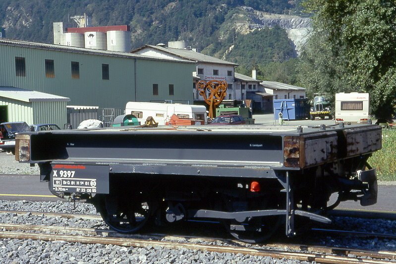 RhB - Xk 9397 am 23.08.1997 in Untervaz - Kupplungswagen UNTERVAZ fr Normalspurwagen auf Dreischienengleis, 2-achsig - Baujahr 1906 - Staud/RhB - Gewicht 9,00t - Zuladung 0,00t - LP 3,70m - zulssige Geschwindigkeit 60 km/h - 2=23.06.1995 - Lebenslauf: ex N 1519 - 1911 N 8019 - 1917 ChA N 287 - 1927 RhB N 8019 - 1915 N 8019 - 1958 N 7819 - 1969 Lck 7819 - 1997 Xk 9397
