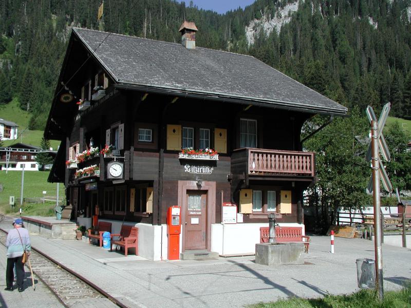 RhB,Arosabahn Station Litzirti,einer der vielen Stationen der RhB
im Bndner Heimatstil (Chaletbau)