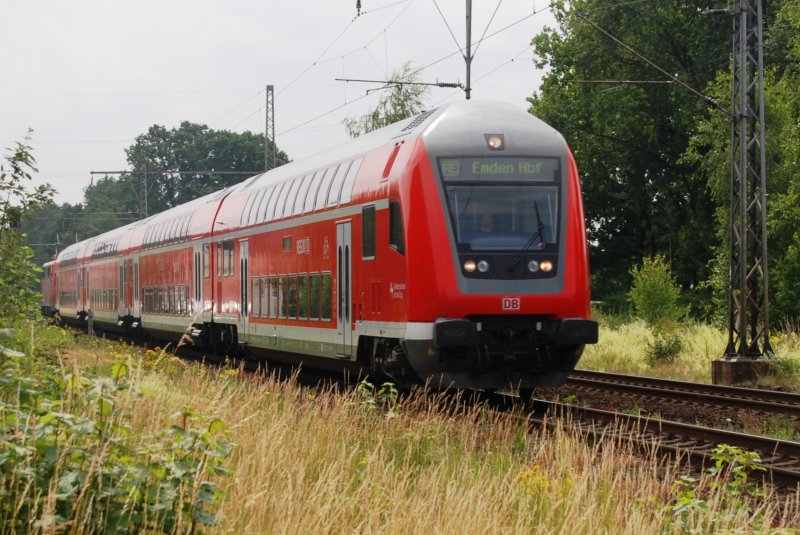 RHEINE (Kreis Steinfurt), 27.06.2009, RE15 nach Emden Hbf kurz vor der Durchfahrt durch den Bahnhof Mesum