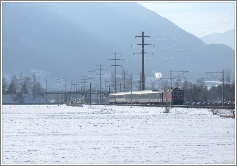 RheintalExpress mit Re 4/4 II zwischen Zizers und Landquart. (29.01.2007)