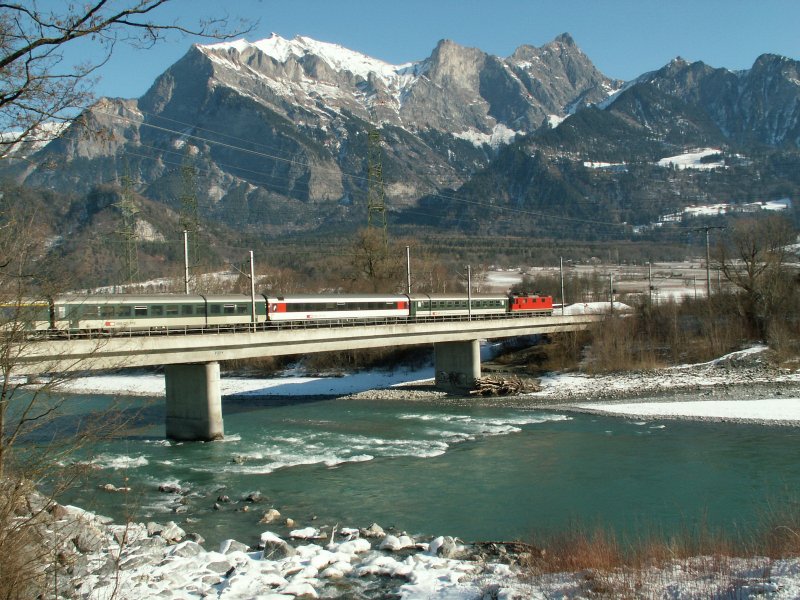 Rheintalexpress REX StGallen-Chur am 30.01.07 auf der Rheinbrcke bei Bad Ragaz