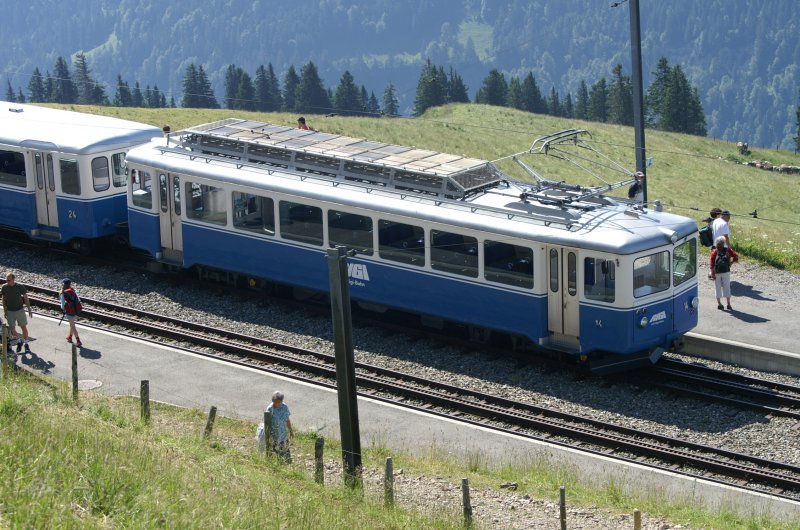 Rigi Bahn BDHe 2/4 Nr.14 auf Rigi Kulm am 19.07.2006. Erbauer: SLM/SAAS 1949/1967 / 1500kV DC / 1435mm / 480kW / 26.5t / 21kmh