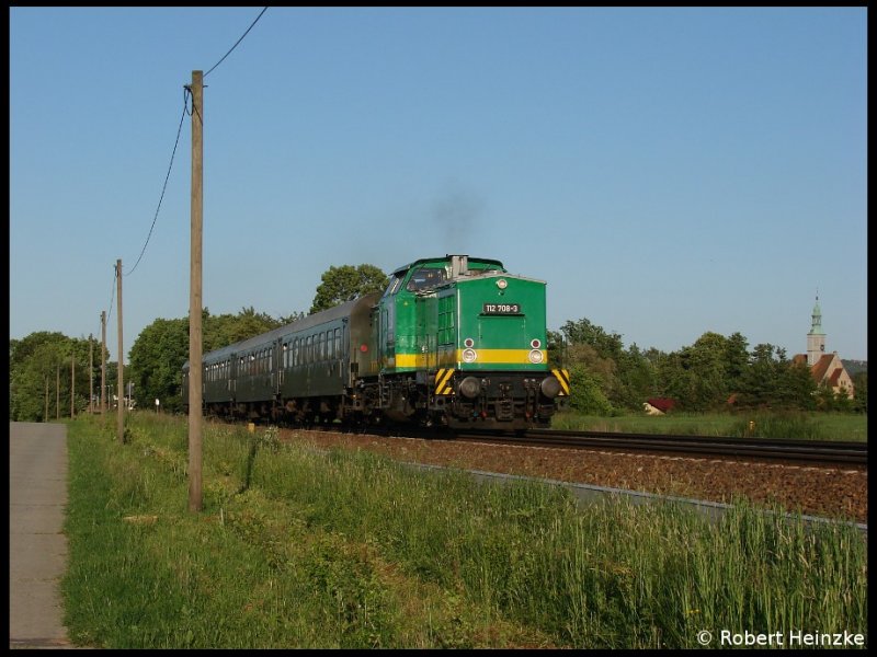 RIS 112 708-3 mit einem Sonderzug von Weiwasser nach Chemnitz bei Gersdorf am 13.06.2009