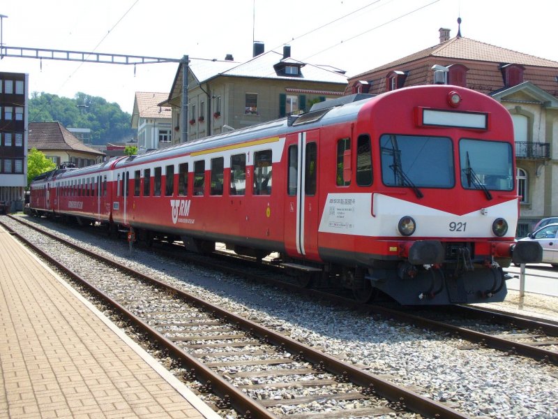 RM / bls .. Abgestellter RM Pendelzug mit Steuerwagen ABt 50 38 38-33 921-9 im Bahnhof von Burgdorf am 30.06.2007