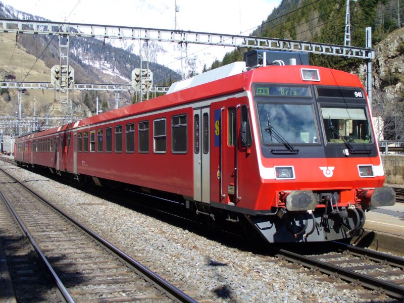 RM / bls Pendelzug mit Steuerwagen ABt 50 38 39-33 941-6 ( im Pendelbetrieb zwischen Goppenstein und Brig )im Bahnhof von Goppenstein am 10.03.2007