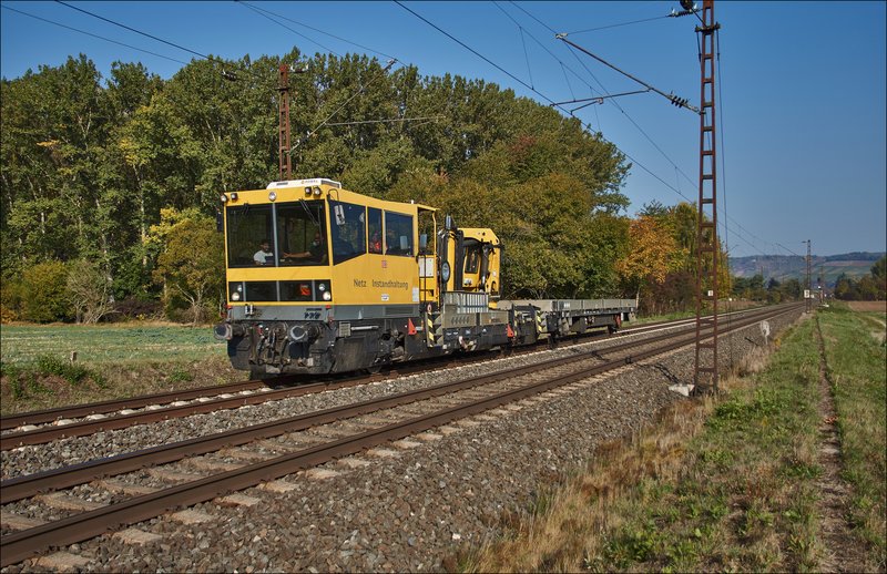Robel Bauzug" der DB Netz Instandhaltung gesehen am 10.10.2018 bei  Himmelstadt - Bahnbilder.de