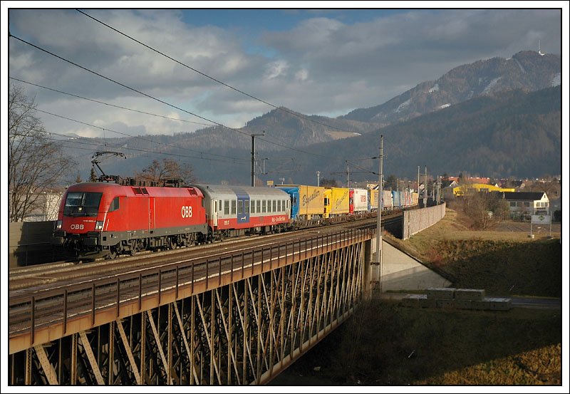 RoLa 41408 bei der Querung der Mur kurz vor dem Bahnhof Leoben am 18.1.2008.