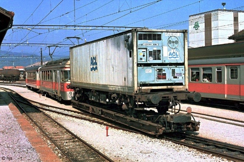 Rollschemel Ua 996 hinter einem Pendelzug (mit BDe 4/4 141) aus Broc in Bulle (12. September 1985)