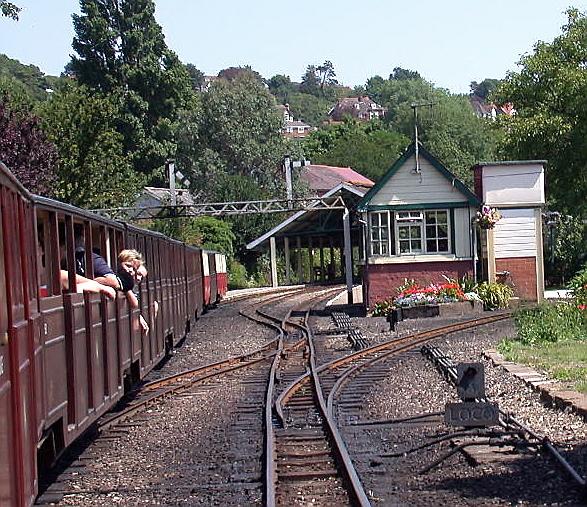 Romney, Hythe & Dymchurch Railway (20.07.2001)
Ausfahrt eines Zuges aus der Endstation Hythe.