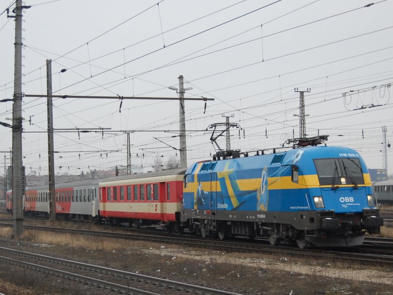 R/Rex 5917 am 26.12.2007 bespannt mit der
1116 029  EM Schweden  aus Passau kommend
fhrt in den Welser Hbf ein.
 