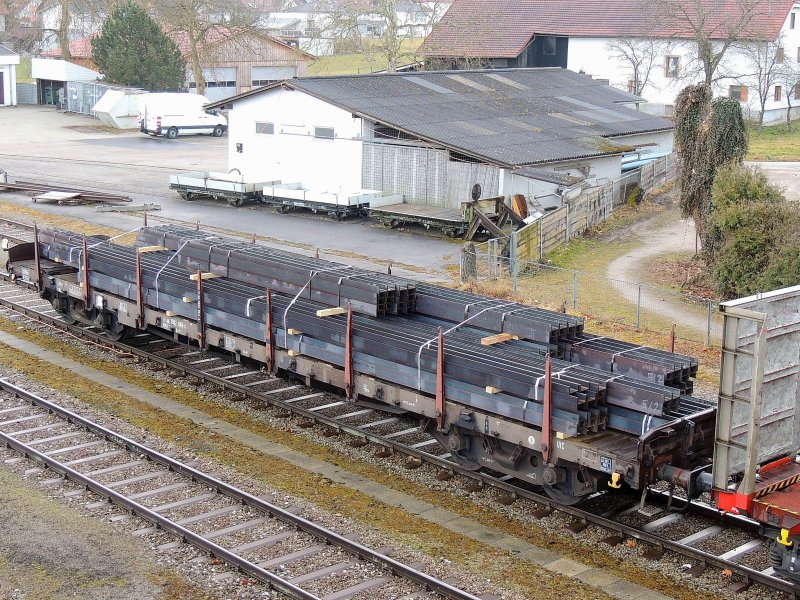 Rs 30803902560-6, beladen mit Peiner-Träger verlässt mit GZ75850 den Bhf -  Bahnbilder.de