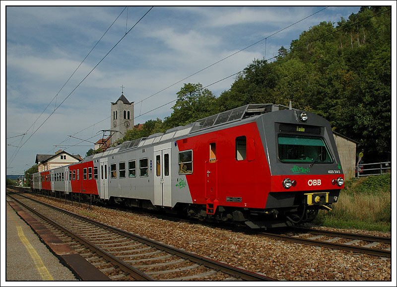 RSB 40 von Wien Franz Josefs Bahnhof nach Tulln am 18.8.2007 bei der Ausfahrt aus Greifenstein-Altenburg. An Werktagen fhrt diese S-Bahn bis Herzogenburg weiter.