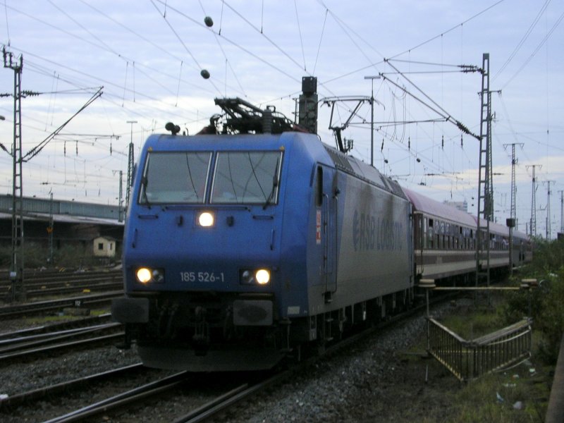 RSB Logistik 185 526-1 HGK mit SDZ von Sudenburg nach Kln Hbf.,
Ausfahrt Dortmund Hbf.(02.11.2008)