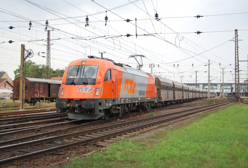RTS 1216 901 ist am 12.09.2008 mit einem Gterzug
in Wels durchgefahren.