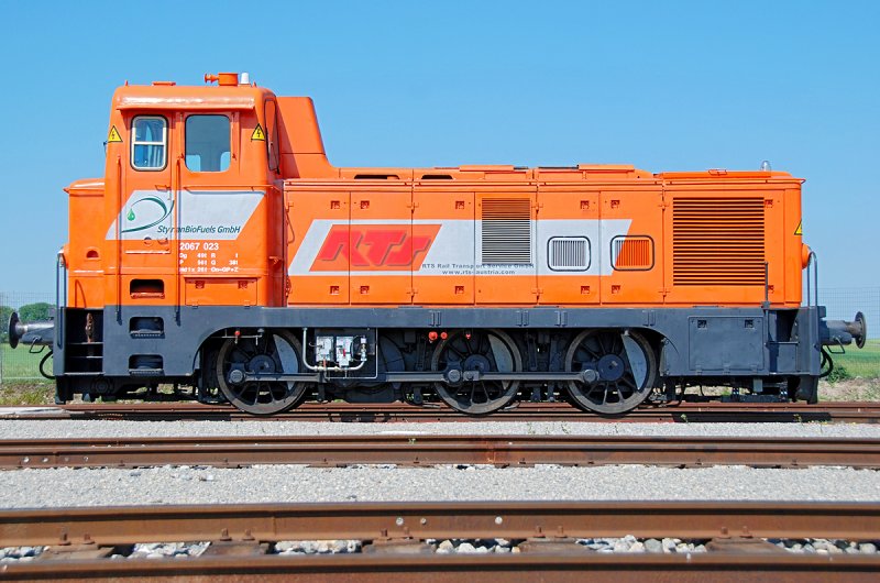 RTS 2067 023 am 23.05.2009 auf dem Gel�nde der Firma SWIETELSKY 
Bahnbau, in Fischamend.