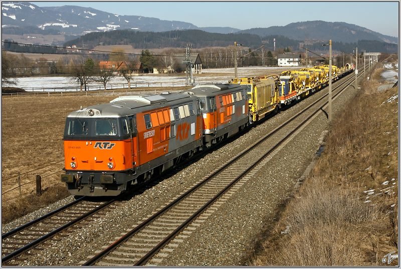 RTS 2143 005 & 032 fahren mit Bauzug G 93001 von Fischamend nach Villach. 
St.Lorenzen 1.3.2009