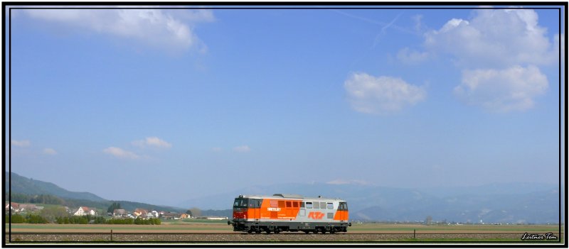 RTS Diesellok 2143 032 der Firma Swietelsky fhrt als Lokzug von Pls nach Zeltweg.
13.04.2007