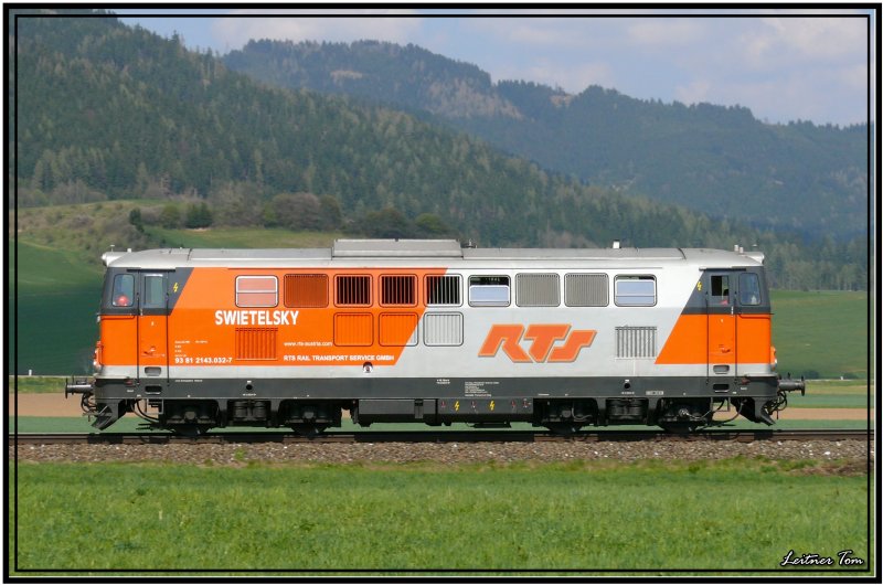 RTS Diesellok 2143 032 der Firma Swietelsky fhrt als Lokzug von Pls nach Zeltweg.
13.04.2007