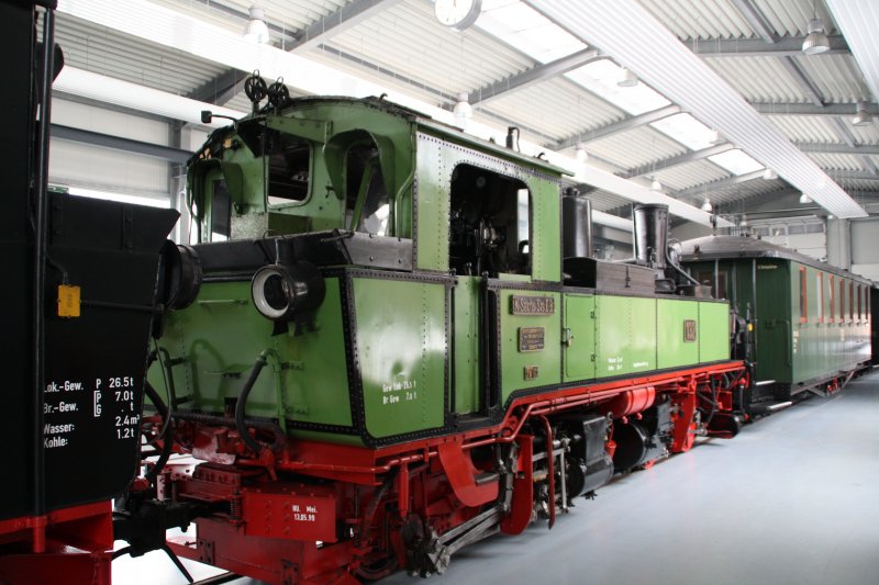 Rckansicht der IV K 99 539 (Neubau unter alter Nummer 1963) am 01.02.09 in der Fahrzeughalle der Pressnitztalbahn.