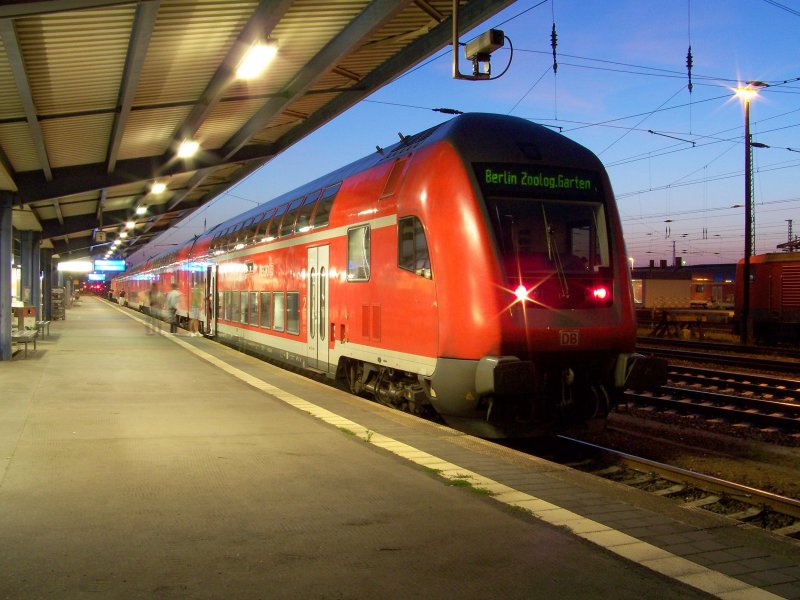 Rckansicht meines  Heimatzuges  vom Bahnbildertreffen. Dieser Zug fuhr mich von Cottbus nach Hause. Der RE2 fuhr noch weiet nach Berlin Zoologischen Garten. 15.08.2009