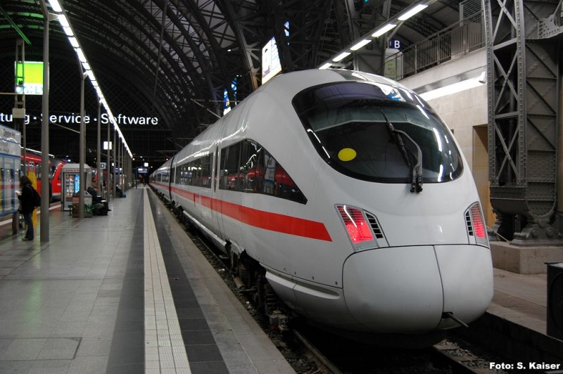 Rckkehr des Diesel-ICE (605 020) in Dresden Hbf. Seit der Auerbetriebnahme im Jahr 2002 hat kein Zug dieser BR den Dresdner Hbf gesehen. (08.12.2007)