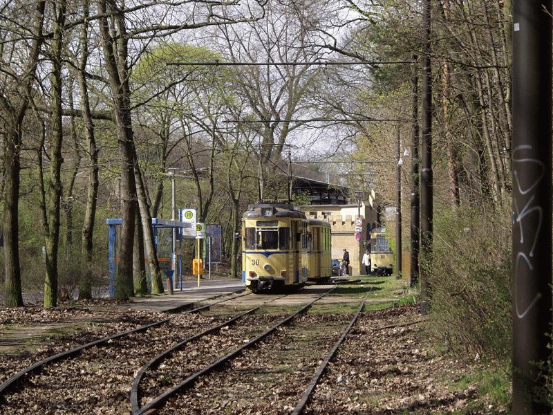 Rckkunft in Rahnsdorf. Hier besteht Anschluss an die S-Bahnen in Richtung Erkner und Zoologischer Garten. In wenigen Minuten wird unser Triebwagen wieder zurck nach Woltersdorf fahren.
