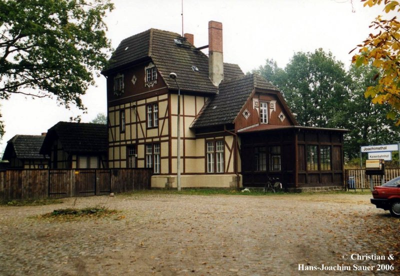 Rckseite des Bahnhofs Joachimsthal Kaiserbahnhof am Werbellinsee 1999. 