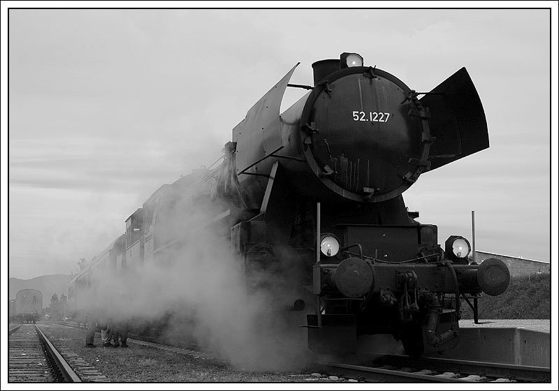 Rcksetzen des SPz 8407 in Stragang fr eine Scheineinfahrt. (10.5.2007)