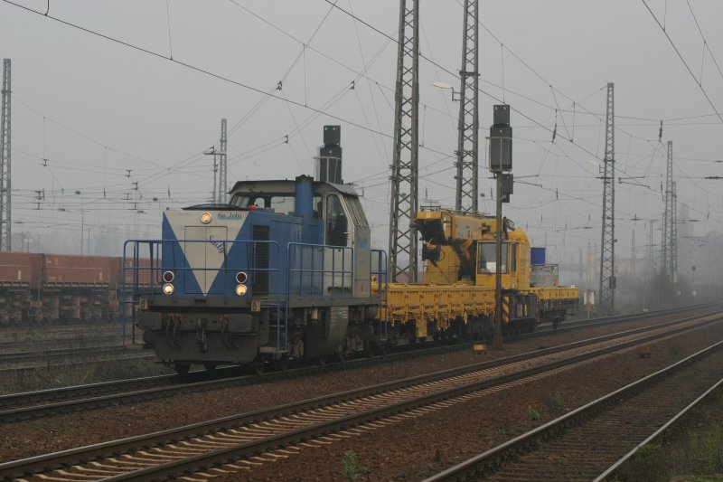 Rurtalbahn V105  Sally  durchfhrt am 4.4.09 mit einem Bauzug Duisburg-Bissingheim
