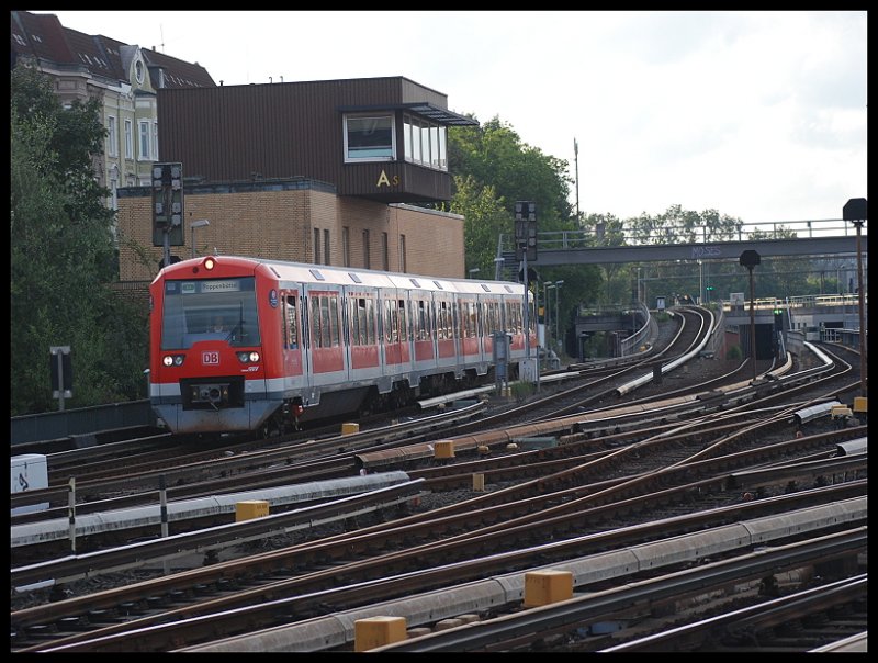 S-Bahn Hamburg Fhrt am Stellwerk Altona Richtung Bahnhof Altona Und Weiter nach Poppenbttel 05.07.07