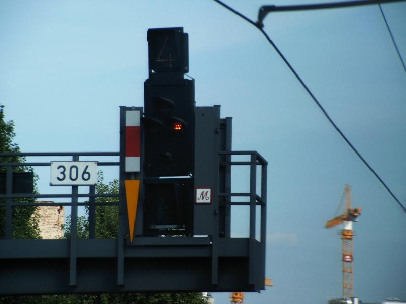 S-Bahn Hauptsignal vor dem Bahnhof Berlin Friedrichstrae - aufgenommen aus dem RE4