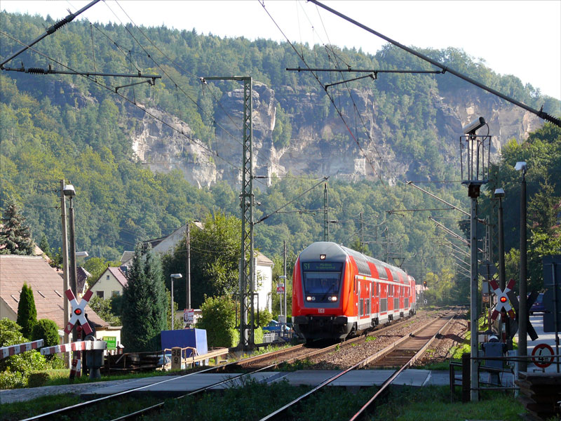 S-Bahn Linie S1 Schna - Meissen bei Einfahrt in Stadt Wehlen (Schsische Schweiz); 31.08.2009
